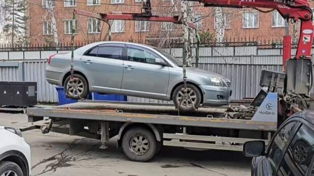 Челябинец лишился иномарки из-за долгов за коммуналку