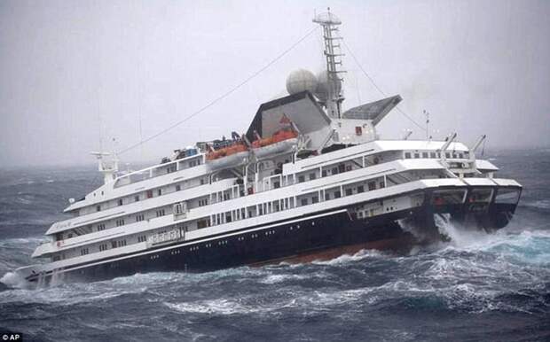 Антарктическое круизное судно терпит бедствие у Южных Шетлендских островов на пути в Аргентину буря, корабли, море, океан, стихия, суда, фото, шторм