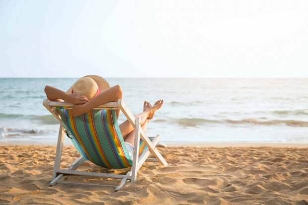 Загар на пляже и в солярии: Как стать красивой и сохранить здоровье