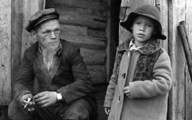 Местные жители. СССР, Мариинский район, Село Белогородка, 15 сентября 1979 год. Местные жители. СССР, Мариинский район, Село Белогородка, 15 сентября 1979 год.