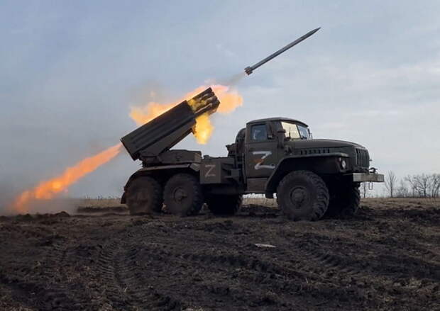 Расчеты РСЗО «Град» Западного военного округа уничтожили замаскированные позиции ВСУ в зоне проведения специальной военной операции на Купянском направлении