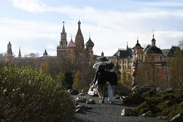 Москвичам пообещали дождь и тепло