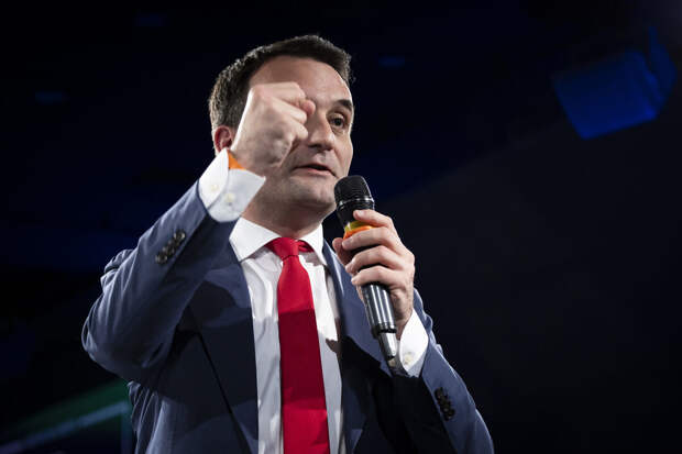 Политик Филиппо призвал Макрона забыть про Украину, Гренландию и ЕС