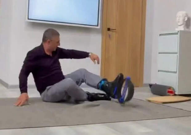 «Что-то сломалось»: доктор Мясников упал с джамперов на съемках программы, видео