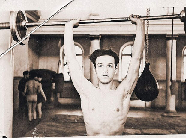 Редкие фотографий российских знаменитостей, которые вы, скорее всего, увидите впервые Редкие фотографий российских знаменитостей, которые вы, скорее всего, увидите впервые