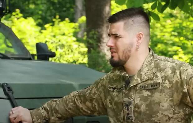 Гламурный украинский офицер призвал сделать военнообязанными и украинок в