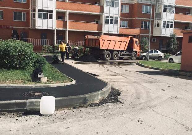 Во дворах на Дмитровке установили бортовой камень Фото предоставлено управой