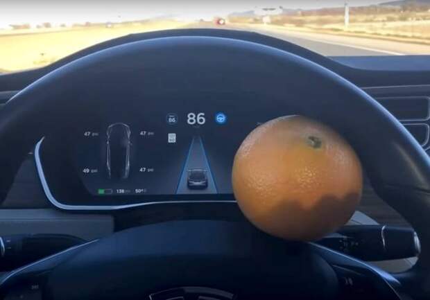 Картинки по запросу Как обмануть автопилот Tesla с помощью апельсина
