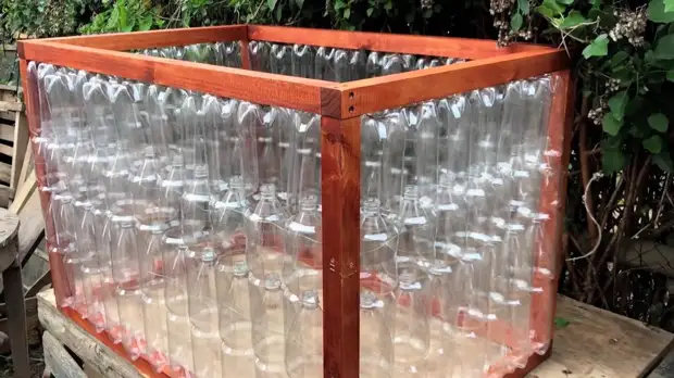 Полезная идея переработки пластиковых бутылок для огорода