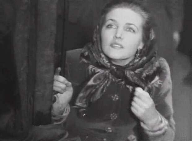 Тамара Макарова в фильме *Большая земля*, 1944 | Фото: kino-teatr.ru