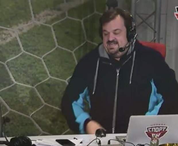 Василий Уткин упал со стула в прямом эфире «Спорт FM»