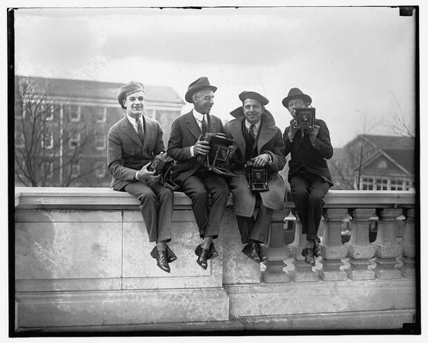 Кто эти элегантные джентльмены: как выглядели фотографы на заре 20 века