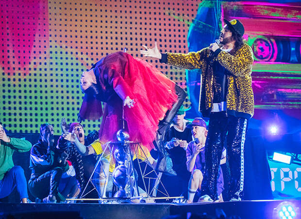 Проткунтая штырем Ольга Бузова и Филипп Киркоров