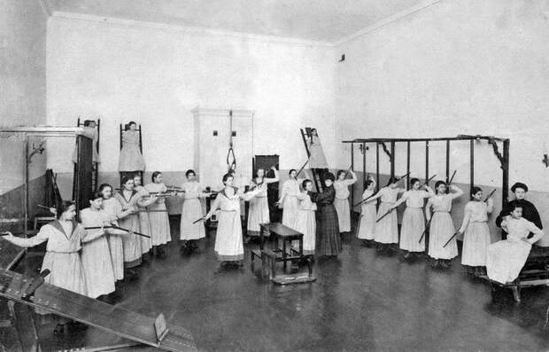 Воспитанницы Смольного института благородных девиц. Воспитанницы Смольного института благородных девиц.