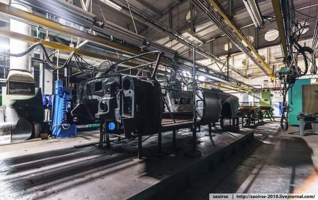 Цех по производству автомобилей представительского класса авто, завод, зил