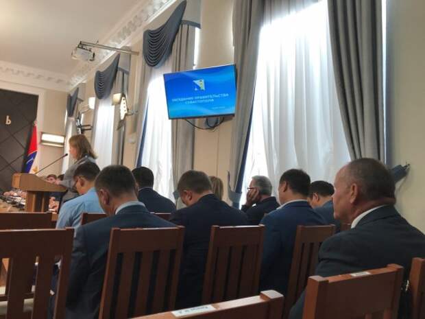 Губернатор Севастополя отстранил «главных прогульщиков» от заседаний и посадил на их места журналистов