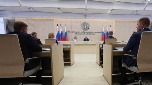 Элла Памфилова подарила Путину свиток с итогами выборов 2024 года