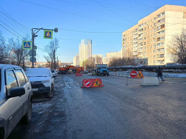На улице Хворостухина в Туле восстановили движение машин после повреждения дороги