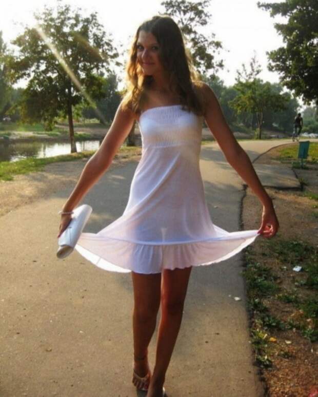 Красивые девушки в летних платьях