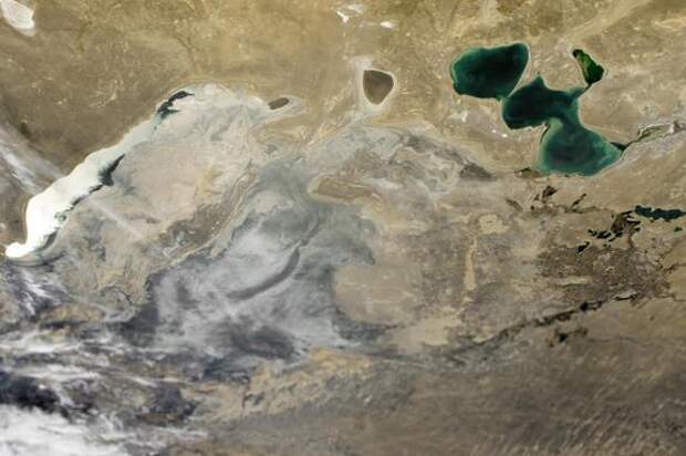 Аральское море продолжает превращаться в пустыню