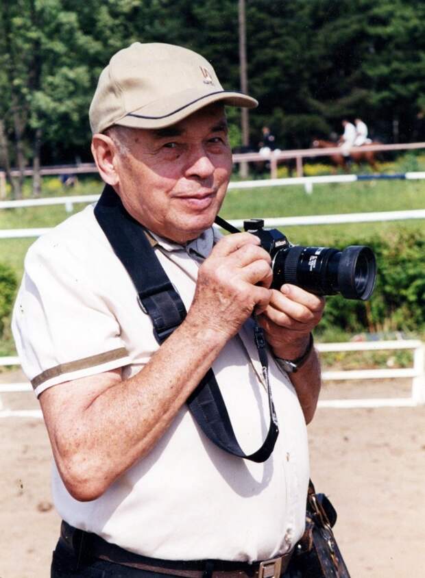 Вениамин Никифоров - фотокорреспондент. / из личного архива