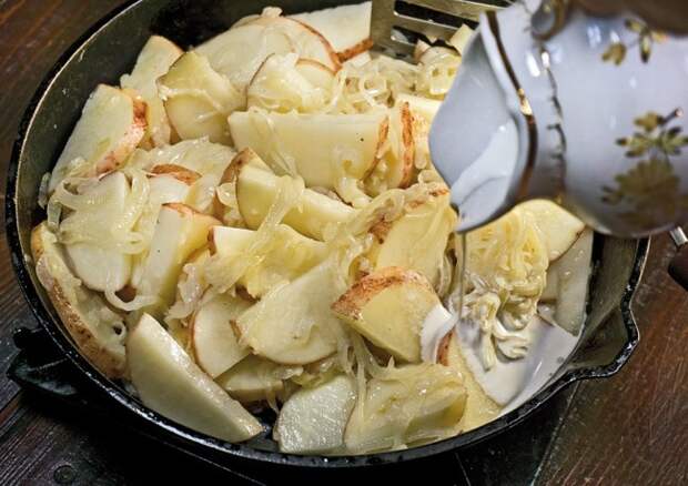 добавление сливок при приготовлении томленого картофеля
