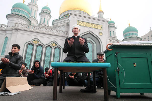 Муфтий Рушан Аббясов поздравил верующих с праздником Ураза-байрам