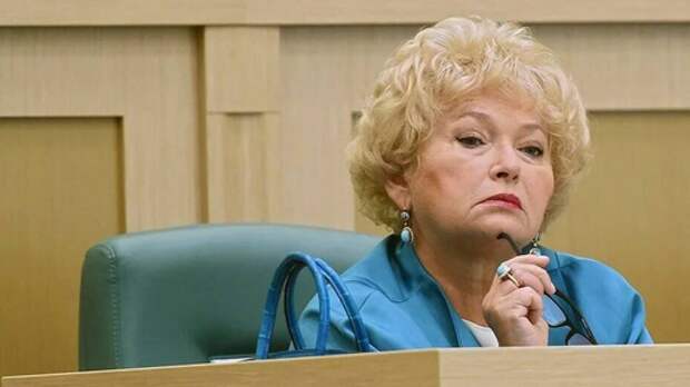 «Я призываю к смене народа!»: почему Людмила Нарусова до сих пор не ответила за свои слова и по сей день сидит в Совете Федерации