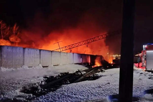 Первышов: в Мичуринске загорелись 11 цистерн с бензином и пять - с газом