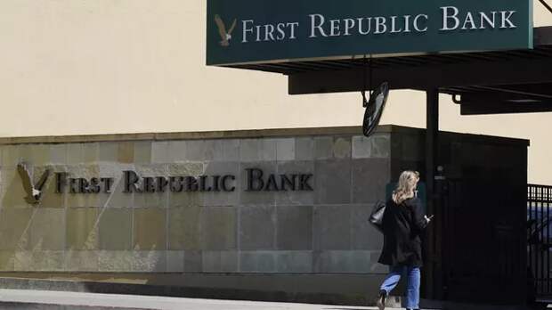 В США начинается банкопад?