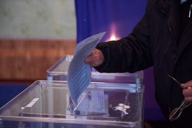 Прозоров: на Украине перед выборами нет своих политиков, остались пешки Запада