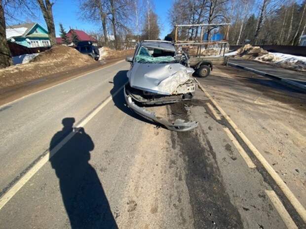 В Тверской области водитель иномарки получил травмы в ДТП с автобусом
