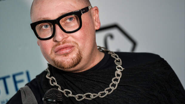 «Бабкофон»: почему Шура до сих пор пользуется кнопочным телефоном