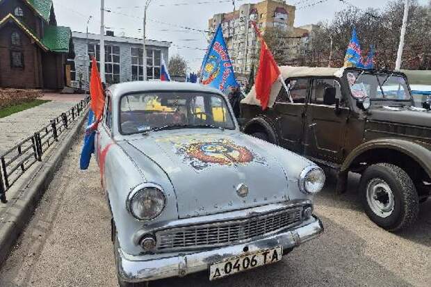 Байкеры и ретроавтомобили приняли участие в автопробеге Победы