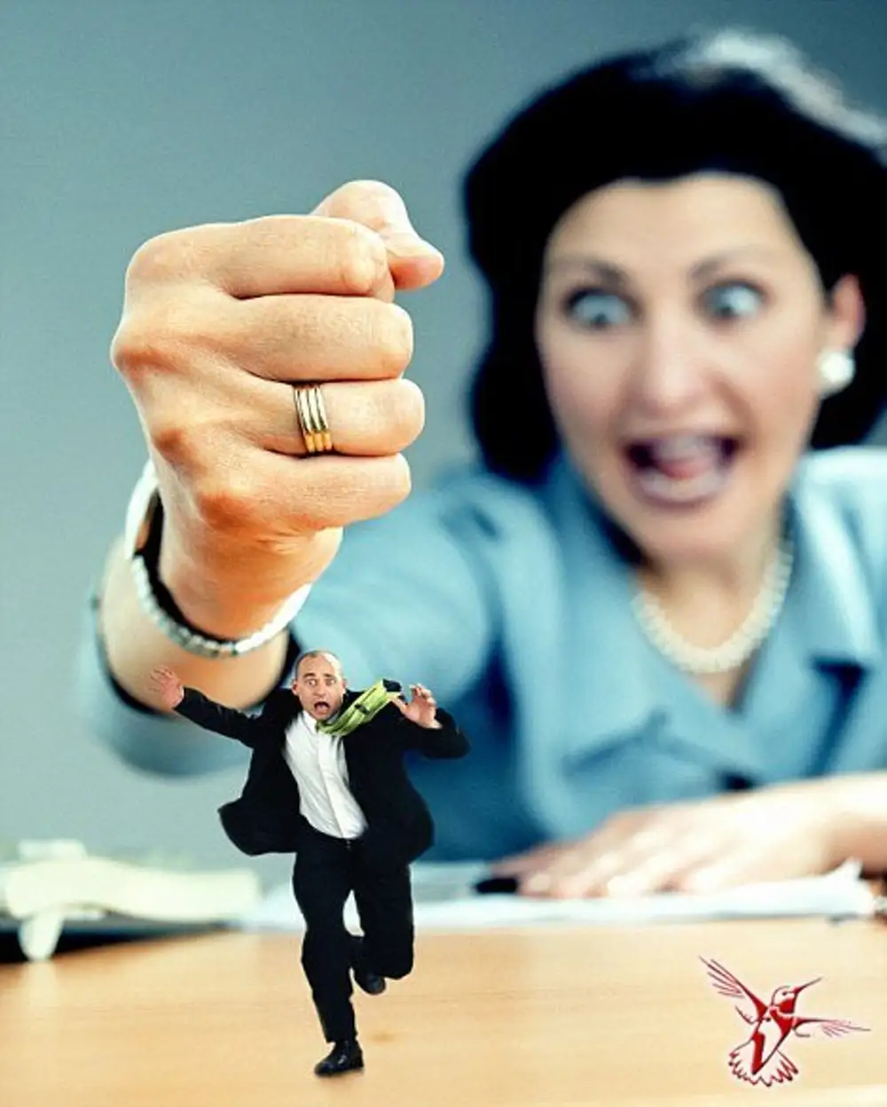 Уменьшенные люди. Сильная самостоятельная женщина. Мини человек. Интересные ракурсы. Властная женщина.