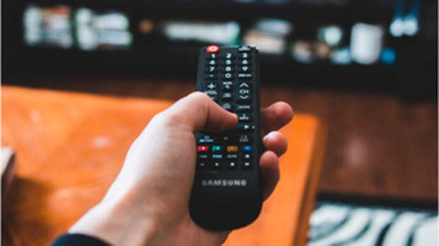 Пульт от ТВ / Фото: unsplash.com / Erik Mclean