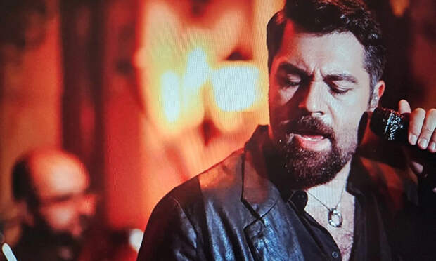 До Алексея Чумакова добрались с вопросами о болезни дочерей. И он ответил