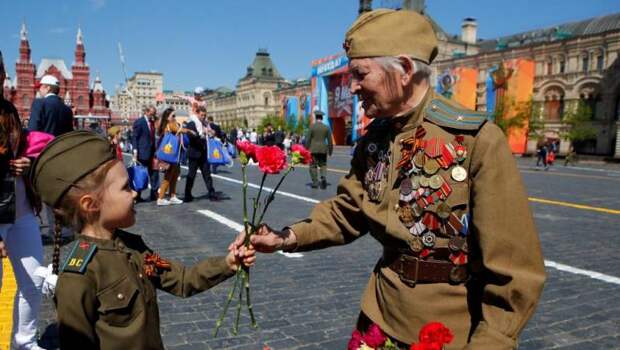 Смотреть Парад Победы в Москве 9 мая 2024 года можно не выходя из дома, онлайн-трансляция грандиозного военного парада