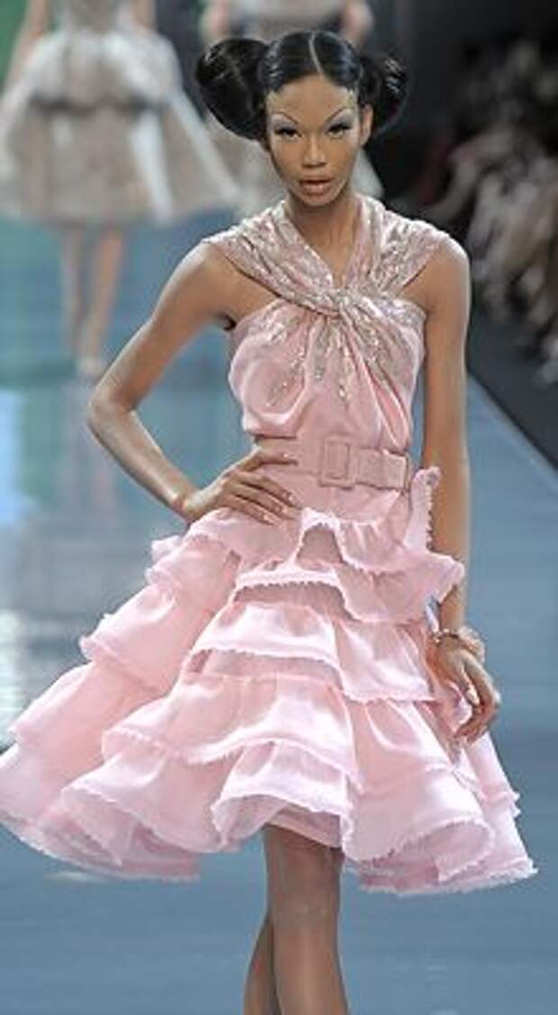 розовое платье, дизайнер - Dior