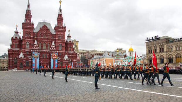 Тепла не будет: синоптик рассказал о погоде в Москве в День Победы