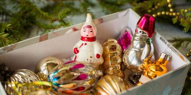семейные новогодние традиции — это собрать коллекцию игрушек для первой самостоятельной ёлки