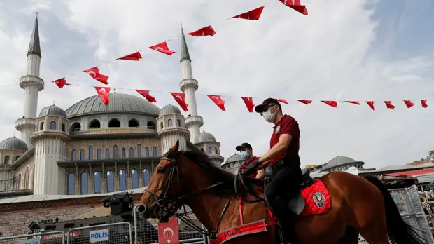 За сутки в Турции выявили 2013 новых случаев коронавируса