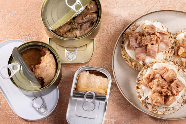Как распознать невкусные рыбные консервы: Две буквы укажут на разваренную кашу с костями