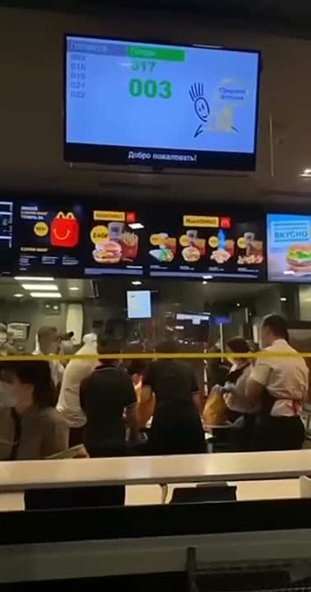 "У любви у нашей села батарейка"
Последний день "Мака". Весело и вкусно.