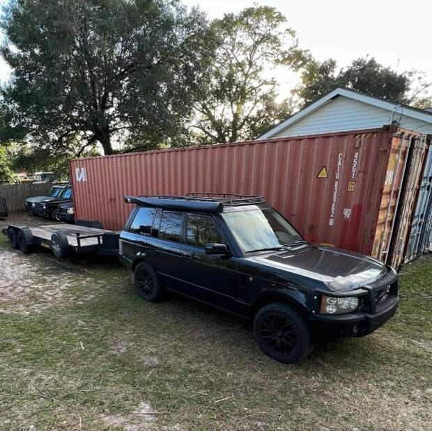 Коллекция из 37 старых Land Rover и запчастей к ним может стать вашей за 500.000 долларов