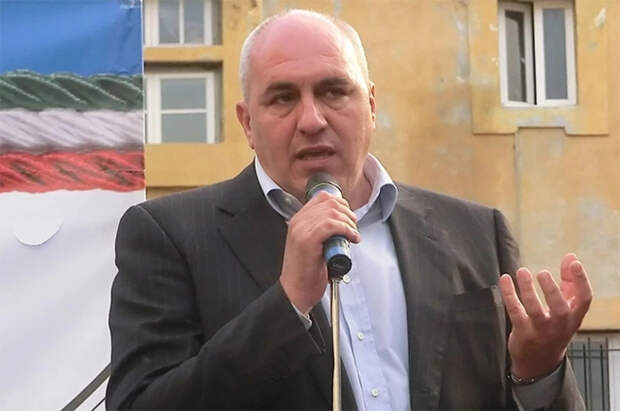 Министр обороны Италии после ударов по Дубаю бросил там свою семью и сбежал