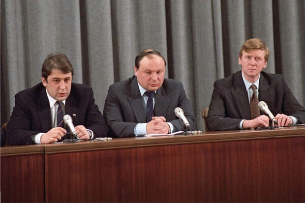 Реформаторы 90-х годов, слева направо: Нечаев, Гайдар, Чубайс.    фото:Яндекс.Картинки