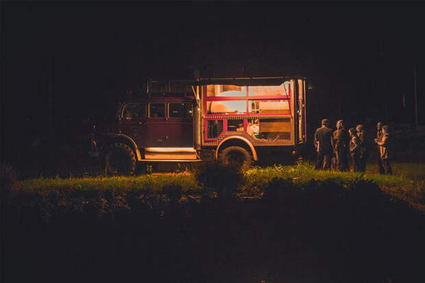 Сибиряки переделали пожарный олдтаймер в машину для путешествий