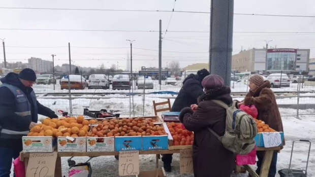 В ККИ рассказали о борьбе с торговцами возле петербургских станциях метро