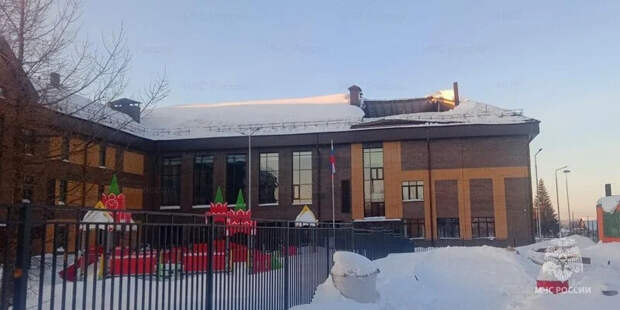 Обрушение крыши в новой школе под Новосибирском: объект сдали на два года позже